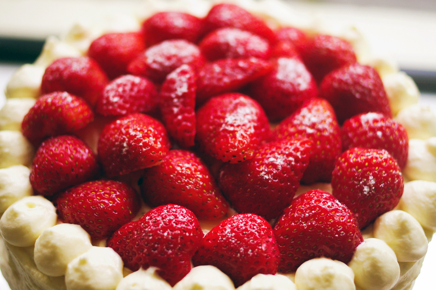 strawberries chocolate cream cake